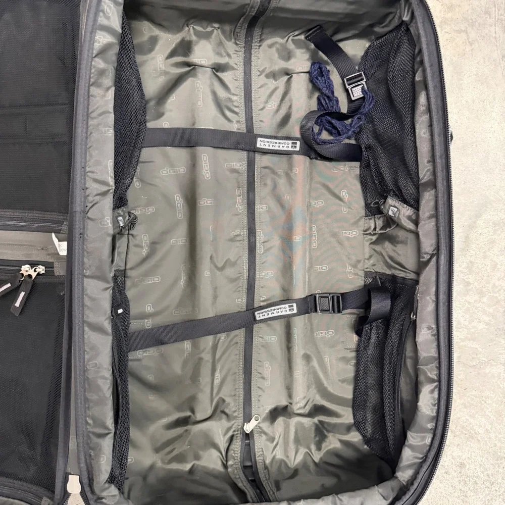 OGIO Suitcase Transit Large Blue Black Good Rolling Bag 28